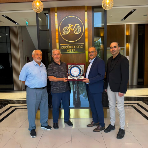 KONYA ŞEHİR HASTANESİ BAŞHEKİMİDOÇ. DR. MUSTAFA CÜNEYT ÇİÇEK VE İDARİ VE MALİ HİZMETLER MÜDÜRÜ ALİ YILDIRIM BAŞKANIMIZ EROL KÜÇÜKBAKIRCIYA İADEİ ZİYARETTE BULUNDULAR.
